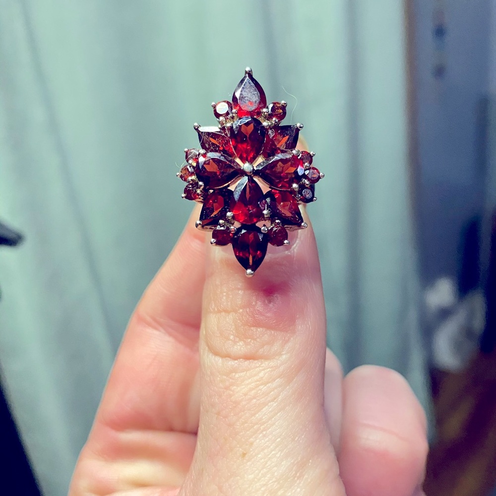 VINTAGE garnet and sterling ring